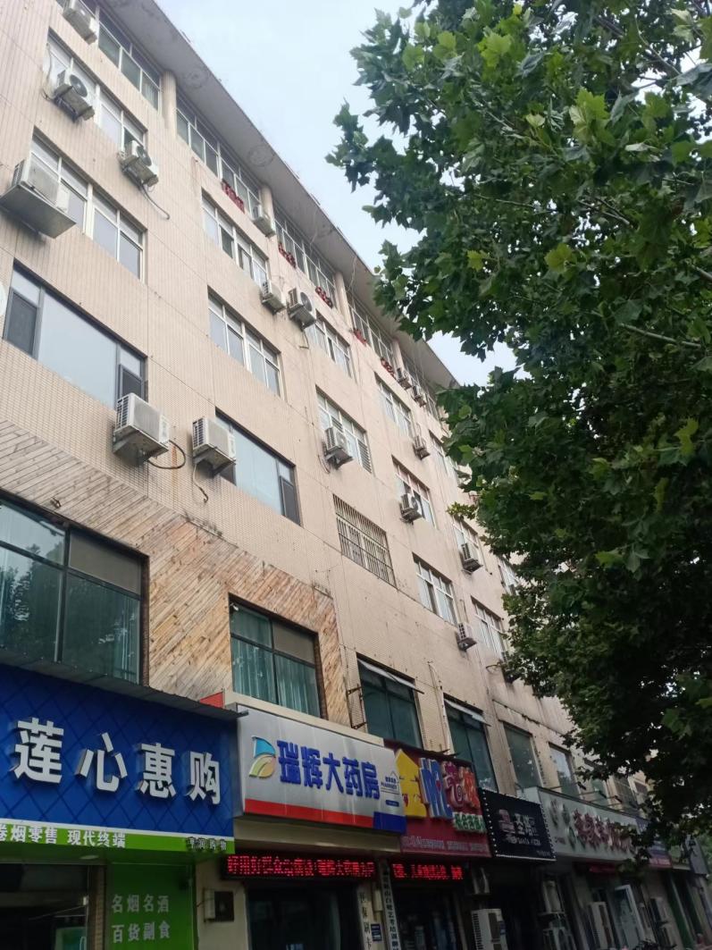 門口外景.jpg 門口外景.jpg