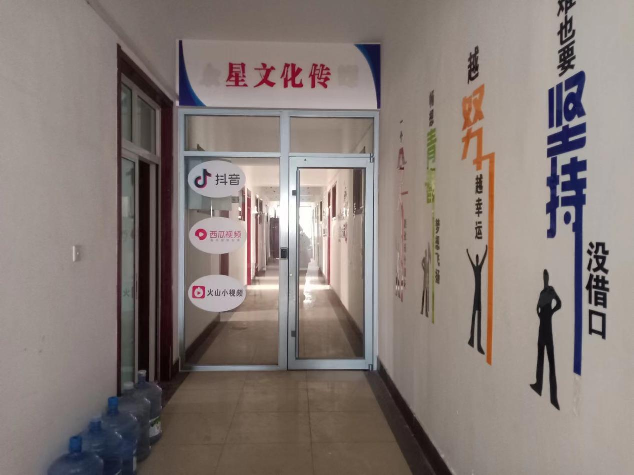 樓道北向.jpg 樓道北向.jpg